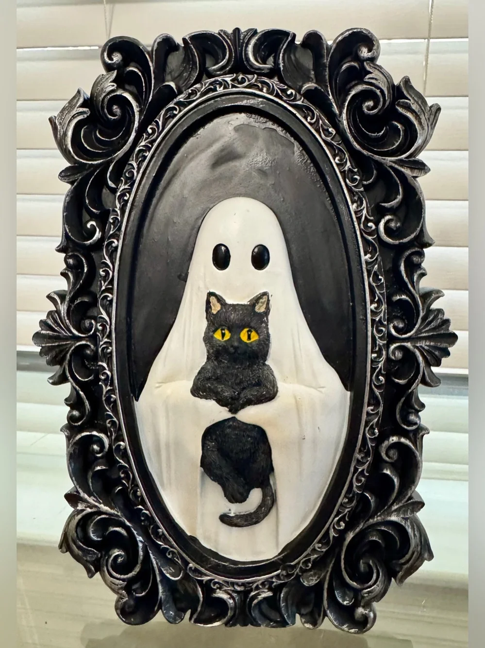 Gothic Ghost Holding Candle Cat 3D Oval Frame Set NWT